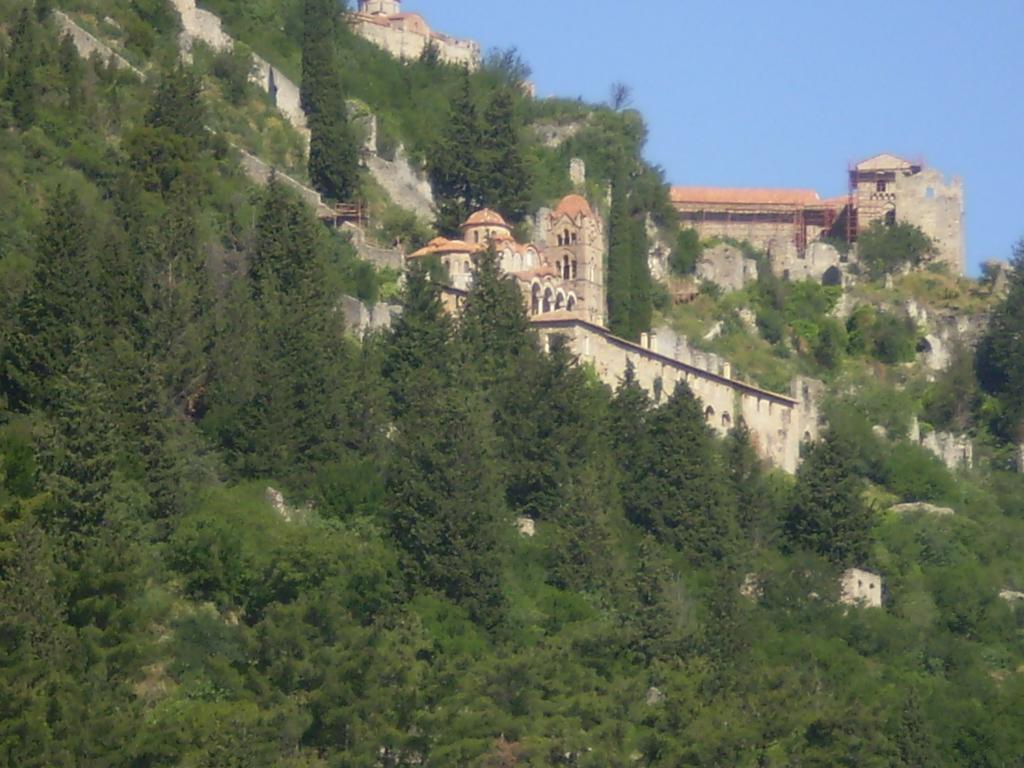 Byzantion Hotel Mystras Bagian luar foto